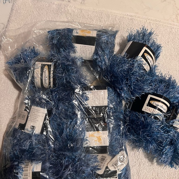 Department 71 Valerie Blue Eyelash Varigated Ombre Yarn 5 bulky 1.75oz 47 yards - Picture 2 of 5